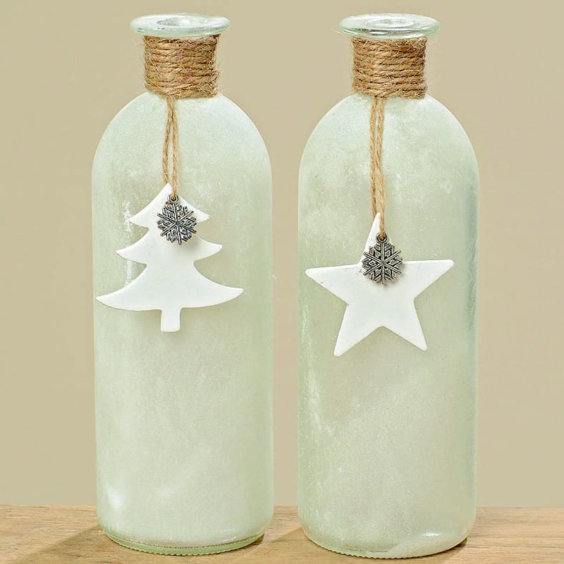 Soliflores bouteilles en verre assorties avec décoration noël Soliflores bouteilles en verre assorties avec décoration noël
