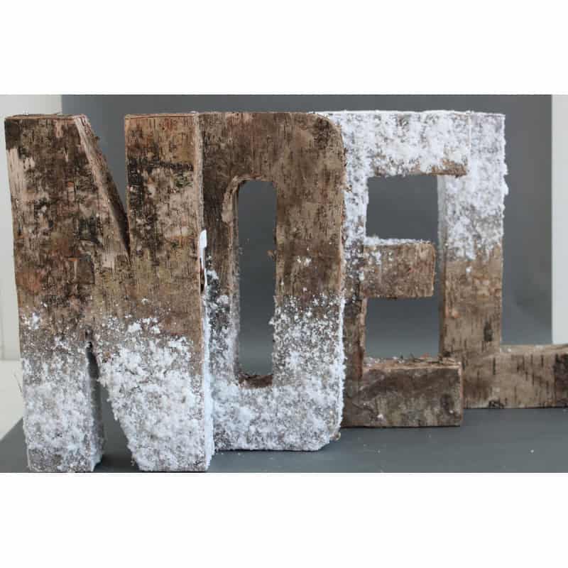 Lot de lettres NOEL en bois brut enneigées à poser Lot de lettres NOEL en bois brut enneigées à poser